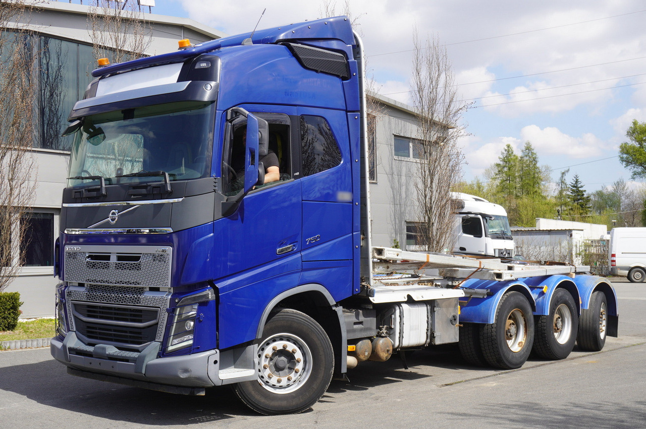 VOLVO FH16 750 8x4 / 750 HP! / 20 t load capacity / stanchion superstructure - Kamion kabinë-shasi: foto 3 VOLVO FH16 750 8x4 / 750 HP! / 20 t load capacity / stanchion superstructure - Kamion kabinë-shasi: foto 3