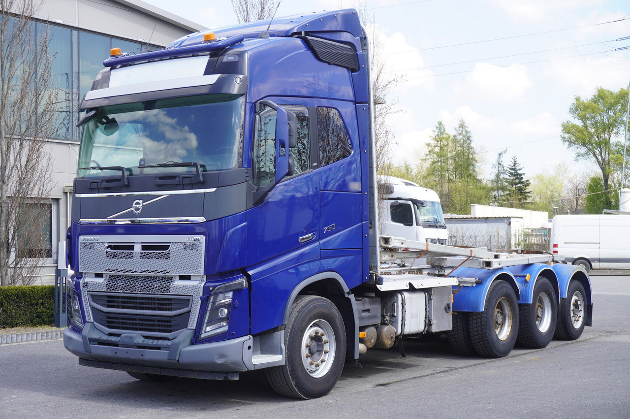 VOLVO FH16 750 8x4 / 750 HP! / 20 t load capacity / stanchion superstructure - Kamion me vinç: foto 4 VOLVO FH16 750 8x4 / 750 HP! / 20 t load capacity / stanchion superstructure - Kamion me vinç: foto 4