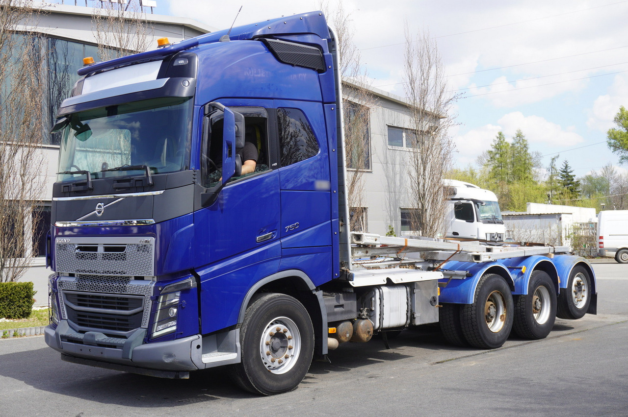 VOLVO FH16 750 8x4 / 750 HP! / 20 t load capacity / stanchion superstructure - Kamion kabinë-shasi: foto 1 VOLVO FH16 750 8x4 / 750 HP! / 20 t load capacity / stanchion superstructure - Kamion kabinë-shasi: foto 1