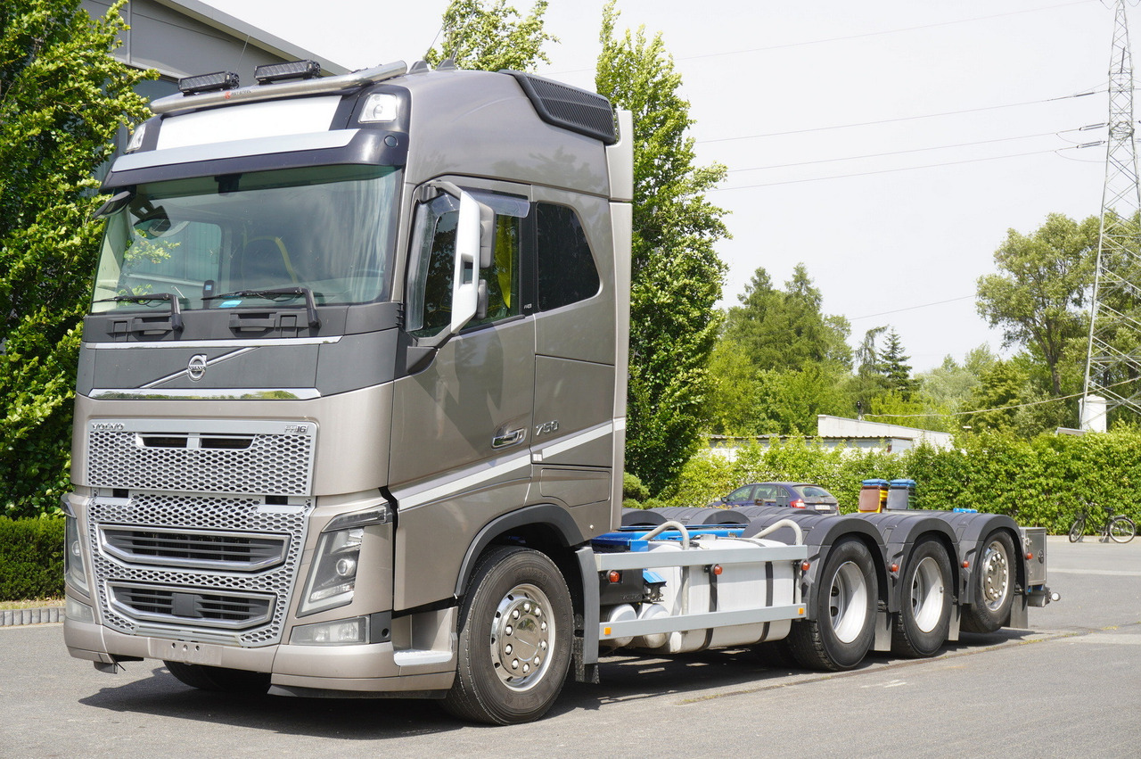 VOLVO FH16 750 8x4x4 / 750 HP! / Frame 685 cm / Steered 4th axle - Kamion me vinç: foto 2 VOLVO FH16 750 8x4x4 / 750 HP! / Frame 685 cm / Steered 4th axle - Kamion me vinç: foto 2