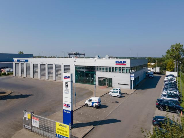 DAF XB 290 FA 16 to. Curtainsider LBW 1.5 AHK - Kamion me tendë: foto 1 DAF XB 290 FA 16 to. Curtainsider LBW 1.5 AHK - Kamion me tendë: foto 1