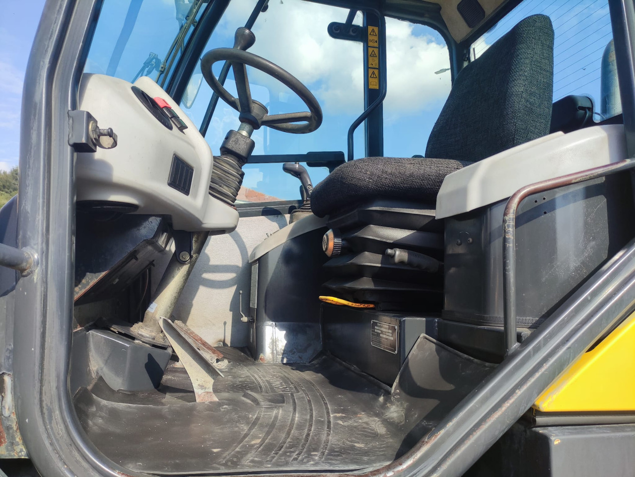 KOMATSU WA80-5 - Fadrom me goma: foto 5 KOMATSU WA80-5 - Fadrom me goma: foto 5