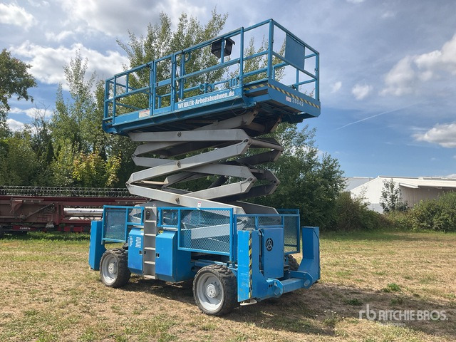2007 Genie 4390RT 4x4 Diesel Scissor Lift - Ngritës gërshërë: foto 3 2007 Genie 4390RT 4x4 Diesel Scissor Lift - Ngritës gërshërë: foto 3