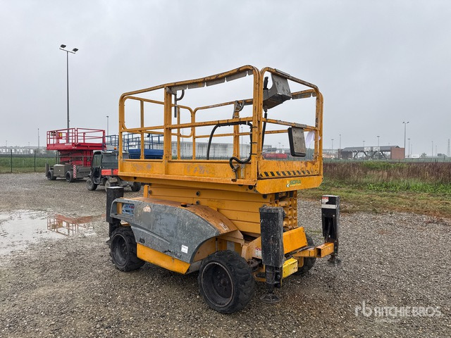 2007 Haulotte Compact12DX Piattaforma aerea verticale - Ngritës gërshërë: foto 1 2007 Haulotte Compact12DX Piattaforma aerea verticale - Ngritës gërshërë: foto 1