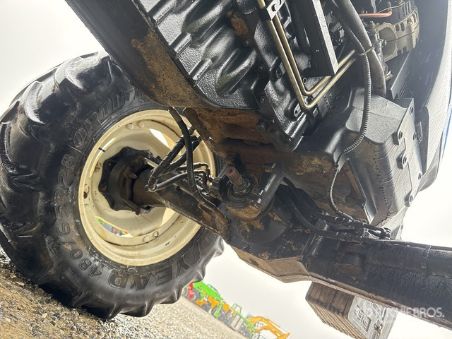 2008 New Holland TS135A Plus 4WD Tractor - Traktor: foto 5 2008 New Holland TS135A Plus 4WD Tractor - Traktor: foto 5