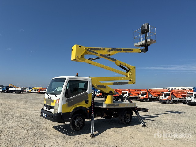 2011 Nissan Cabstar 2011 Socage DA320 20 m on Bucket Truck - Platformë ajrore e montuar në kamion: foto 2 2011 Nissan Cabstar 2011 Socage DA320 20 m on Bucket Truck - Platformë ajrore e montuar në kamion: foto 2