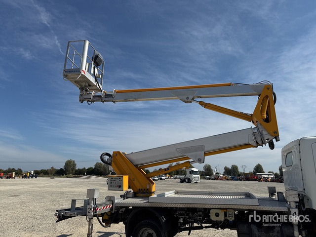 2011 Nissan Cabstar 35 - 11 2011 Multitel Pagliero MX250EX ... Bucket Truck - Platformë ajrore e montuar në kamion: foto 5 2011 Nissan Cabstar 35 - 11 2011 Multitel Pagliero MX250EX ... Bucket Truck - Platformë ajrore e montuar në kamion: foto 5