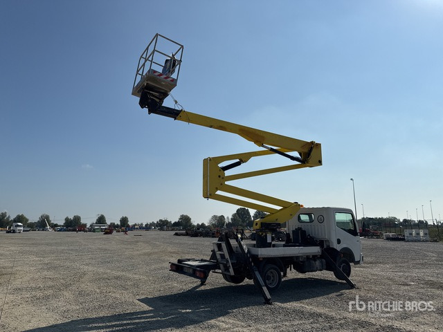 2011 Renault Maxity 110Dxi 2011 Socage DA320 20 m on Bucket Truck - Platformë ajrore e montuar në kamion: foto 3 2011 Renault Maxity 110Dxi 2011 Socage DA320 20 m on Bucket Truck - Platformë ajrore e montuar në kamion: foto 3
