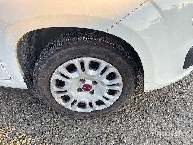 2013 Fiat Panda Automobile - Veturë: foto 4 2013 Fiat Panda Automobile - Veturë: foto 4