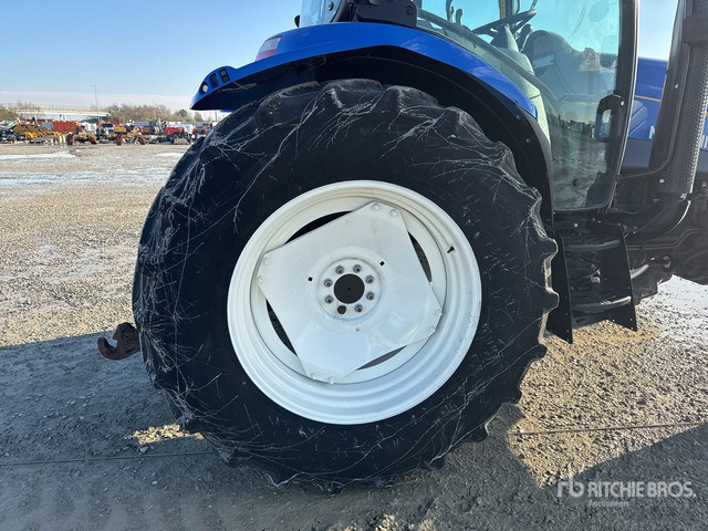2013 New Holland T6030 4WD Tractor - Traktor: foto 4 2013 New Holland T6030 4WD Tractor - Traktor: foto 4