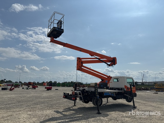 Nissan Cabstar 35.12 Piattaforma autocarrata - Platformë ajrore e montuar në kamion: foto 4 Nissan Cabstar 35.12 Piattaforma autocarrata - Platformë ajrore e montuar në kamion: foto 4