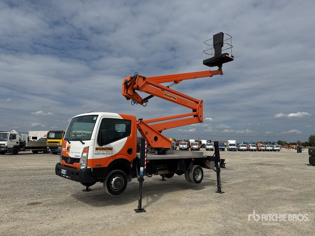 Nissan Cabstar 35.12 Piattaforma autocarrata - Platformë ajrore e montuar në kamion: foto 2 Nissan Cabstar 35.12 Piattaforma autocarrata - Platformë ajrore e montuar në kamion: foto 2