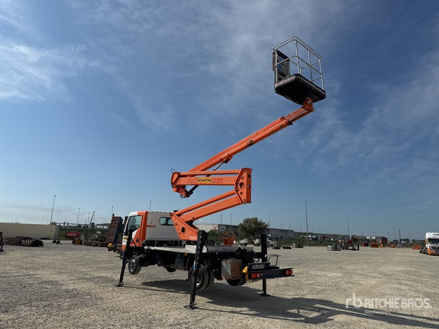 Nissan Cabstar 35.12 Piattaforma autocarrata - Platformë ajrore e montuar në kamion: foto 3 Nissan Cabstar 35.12 Piattaforma autocarrata - Platformë ajrore e montuar në kamion: foto 3