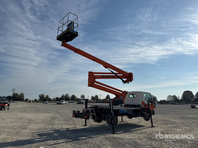 Nissan Cabstar 35.12 Piattaforma autocarrata - Platformë ajrore e montuar në kamion: foto 3 Nissan Cabstar 35.12 Piattaforma autocarrata - Platformë ajrore e montuar në kamion: foto 3