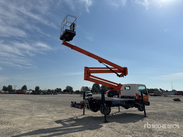 Nissan Cabstar 35.12 Piattaforma autocarrata - Platformë ajrore e montuar në kamion: foto 4 Nissan Cabstar 35.12 Piattaforma autocarrata - Platformë ajrore e montuar në kamion: foto 4