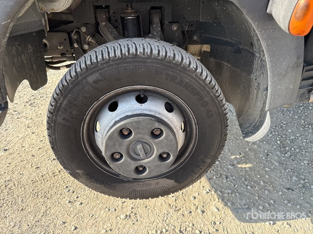 Nissan Cabstar 35.12 Piattaforma autocarrata - Platformë ajrore e montuar në kamion: foto 5 Nissan Cabstar 35.12 Piattaforma autocarrata - Platformë ajrore e montuar në kamion: foto 5