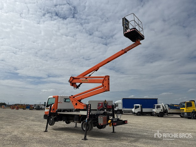 Nissan Cabstar 35.12 Piattaforma autocarrata - Platformë ajrore e montuar në kamion: foto 4 Nissan Cabstar 35.12 Piattaforma autocarrata - Platformë ajrore e montuar në kamion: foto 4