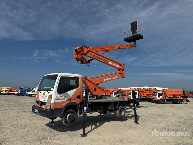 Nissan Cabstar Piattaforma autocarrata - Platformë ajrore e montuar në kamion: foto 2 Nissan Cabstar Piattaforma autocarrata - Platformë ajrore e montuar në kamion: foto 2