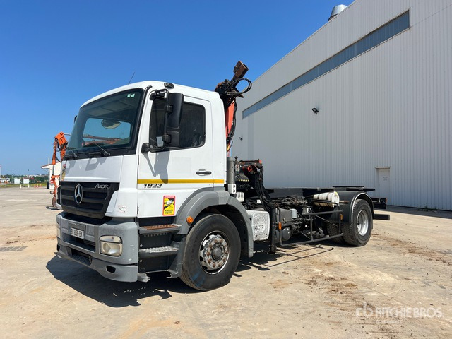 2006 Mercedes-Benz Axor 1823 4x2 Chassis Cabine Avec Grue 4x2 Cab and Chassis - Kamion kabinë-shasi, Kamion me vinç: foto 1 2006 Mercedes-Benz Axor 1823 4x2 Chassis Cabine Avec Grue 4x2 Cab and Chassis - Kamion kabinë-shasi, Kamion me vinç: foto 1