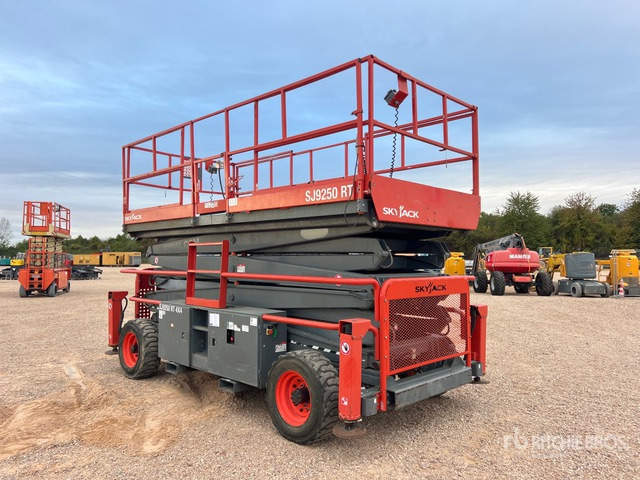 2018 Skyjack SJ9250 RT 4x4 Nacelle Ciseaux Scissor Lift - Ngritës gërshërë: foto 3 2018 Skyjack SJ9250 RT 4x4 Nacelle Ciseaux Scissor Lift - Ngritës gërshërë: foto 3