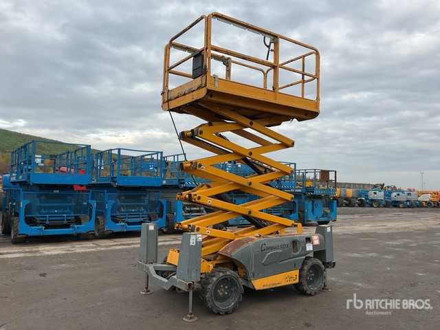 2014 Haulotte Compact12DX 4x4 Diesel Scissor Lift - Ngritës gërshërë: foto 2 2014 Haulotte Compact12DX 4x4 Diesel Scissor Lift - Ngritës gërshërë: foto 2