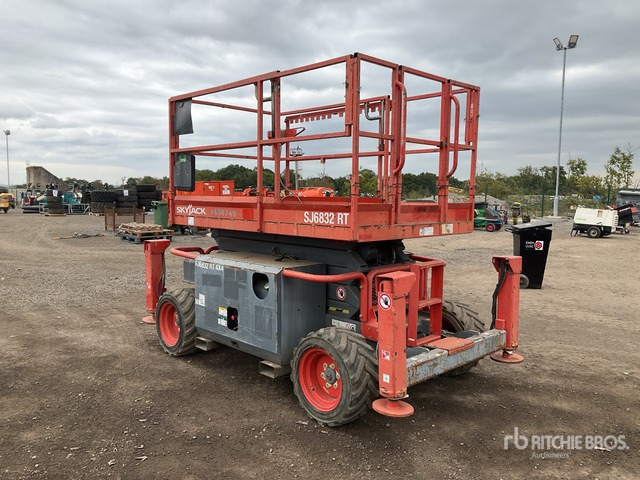 2014 Skyjack SJ6832RT 4x4 Diesel Scissor Lift - Ngritës gërshërë: foto 3 2014 Skyjack SJ6832RT 4x4 Diesel Scissor Lift - Ngritës gërshërë: foto 3