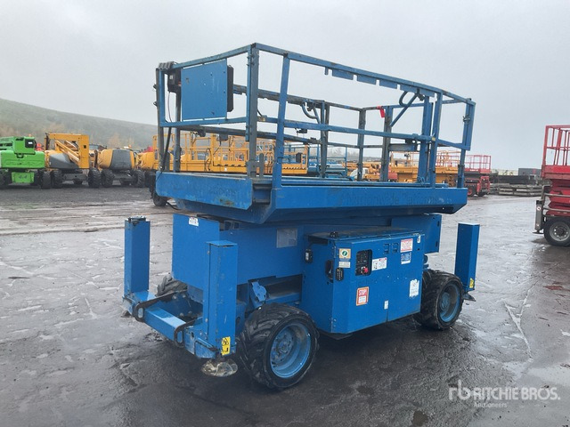 2015 Genie GS3369RT 4x4 Diesel Scissor Lift - Ngritës gërshërë: foto 1 2015 Genie GS3369RT 4x4 Diesel Scissor Lift - Ngritës gërshërë: foto 1