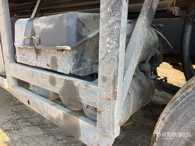 1997 Volvo FH 8x4 Twin-Steer Flatbed Truck - Kamion me karroceri të hapur: foto 4 1997 Volvo FH 8x4 Twin-Steer Flatbed Truck - Kamion me karroceri të hapur: foto 4