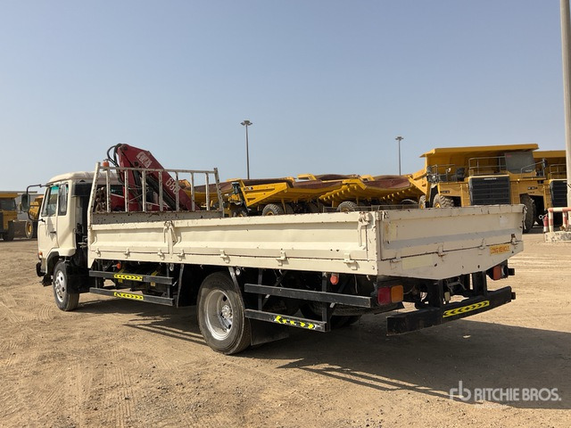 2006 Nissan MK210 2006 HMF 683K1 Knuckle Boom on 4x2 Flatbed Truck with Crane - Kamion me karroceri të hapur, Kamion me vinç: foto 2 2006 Nissan MK210 2006 HMF 683K1 Knuckle Boom on 4x2 Flatbed Truck with Crane - Kamion me karroceri të hapur, Kamion me vinç: foto 2