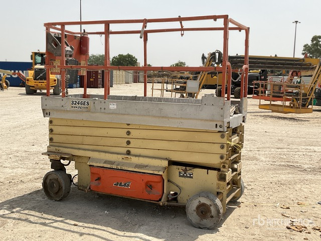 2010 JLG 3246ES Electric Scissor Lift - Ngritës gërshërë: foto 3 2010 JLG 3246ES Electric Scissor Lift - Ngritës gërshërë: foto 3