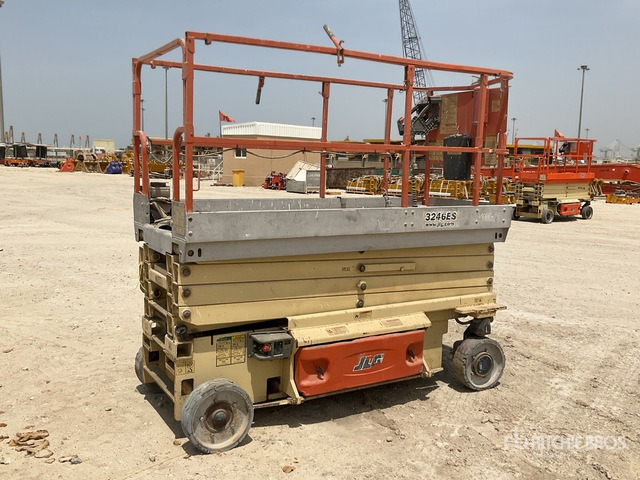2010 JLG 3246ES Electric Scissor Lift - Ngritës gërshërë: foto 4 2010 JLG 3246ES Electric Scissor Lift - Ngritës gërshërë: foto 4