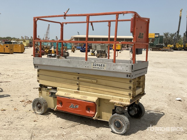 2010 JLG 3246ES Electric Scissor Lift - Ngritës gërshërë: foto 1 2010 JLG 3246ES Electric Scissor Lift - Ngritës gërshërë: foto 1