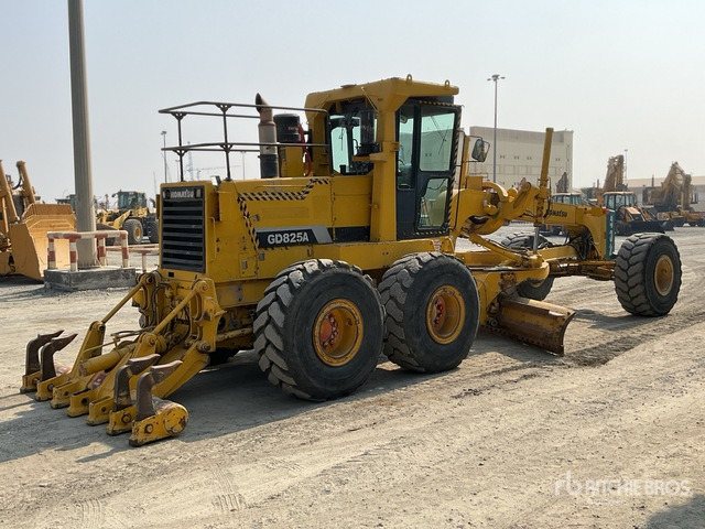 2010 Komatsu GD825A-2 Motor Grader - Makinë niveluese: foto 5 2010 Komatsu GD825A-2 Motor Grader - Makinë niveluese: foto 5