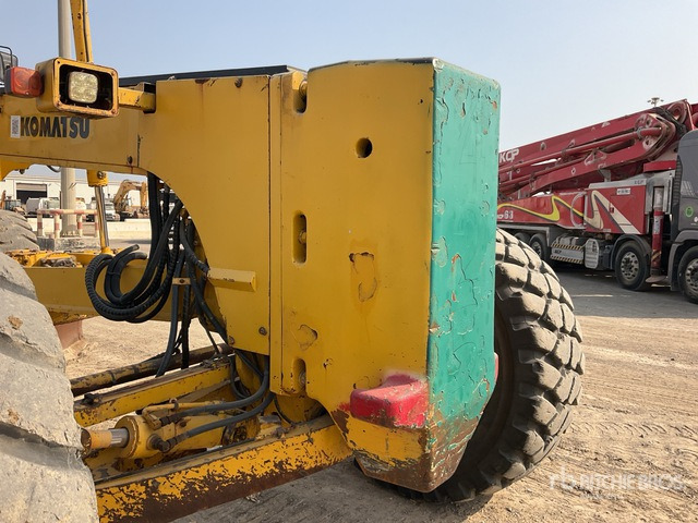 2011 Komatsu GD825A-2 - Makinë niveluese: foto 4 2011 Komatsu GD825A-2 - Makinë niveluese: foto 4