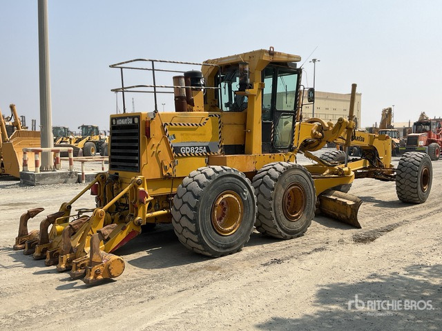 2011 Komatsu GD825A-2 Motor Grader - Makinë niveluese: foto 5 2011 Komatsu GD825A-2 Motor Grader - Makinë niveluese: foto 5