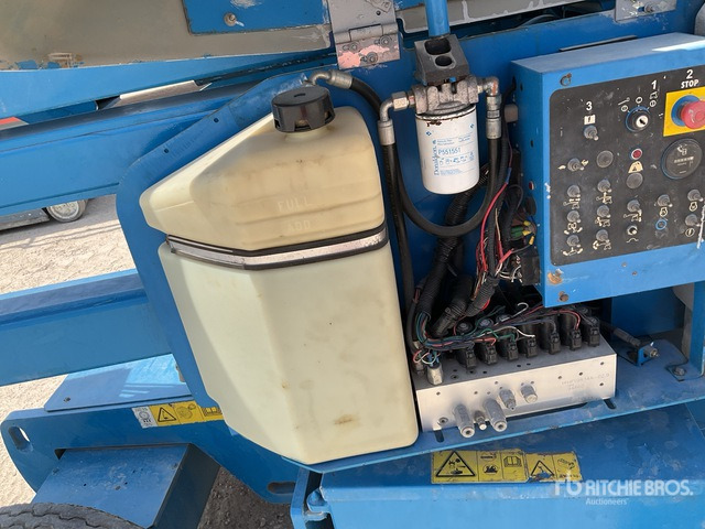 Krah me çernjerë 2012 Genie Z-45/25J 2WD Diesel Articulating Boom Lift: foto 6
