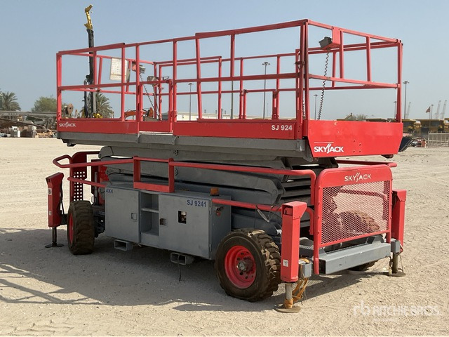 2012 Skyjack SJ9241 4x4 Diesel Scissor Lift - Ngritës gërshërë: foto 4 2012 Skyjack SJ9241 4x4 Diesel Scissor Lift - Ngritës gërshërë: foto 4