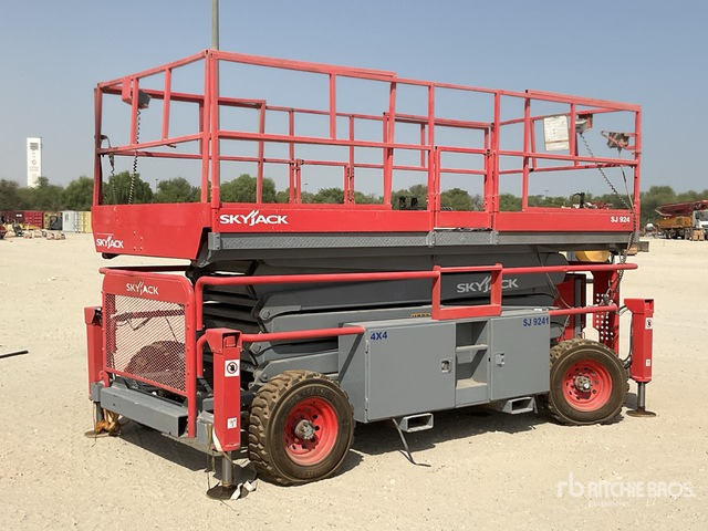 2012 Skyjack SJ9241 4x4 Diesel Scissor Lift - Ngritës gërshërë: foto 3 2012 Skyjack SJ9241 4x4 Diesel Scissor Lift - Ngritës gërshërë: foto 3