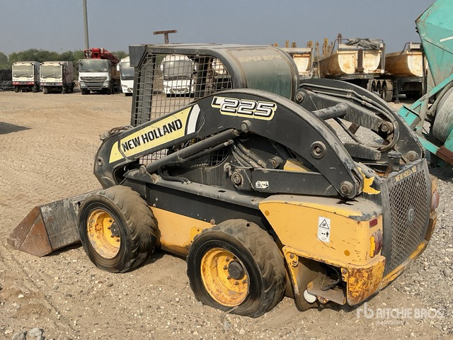 2014 New Holland L225 (Inoperable) Skid Steer Loader - Mini fadrom: foto 3 2014 New Holland L225 (Inoperable) Skid Steer Loader - Mini fadrom: foto 3
