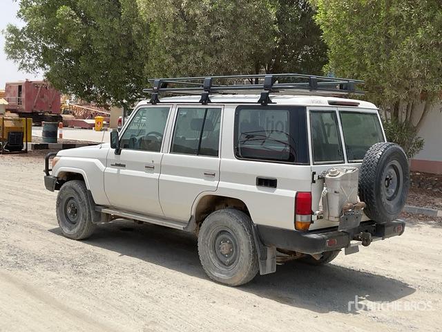 2018 Toyota Land Cruiser 76L 4x4 SUV - SUV: foto 4 2018 Toyota Land Cruiser 76L 4x4 SUV - SUV: foto 4