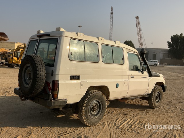 2018 Toyota Land Cruiser 78R 4x4 SUV - SUV: foto 2 2018 Toyota Land Cruiser 78R 4x4 SUV - SUV: foto 2