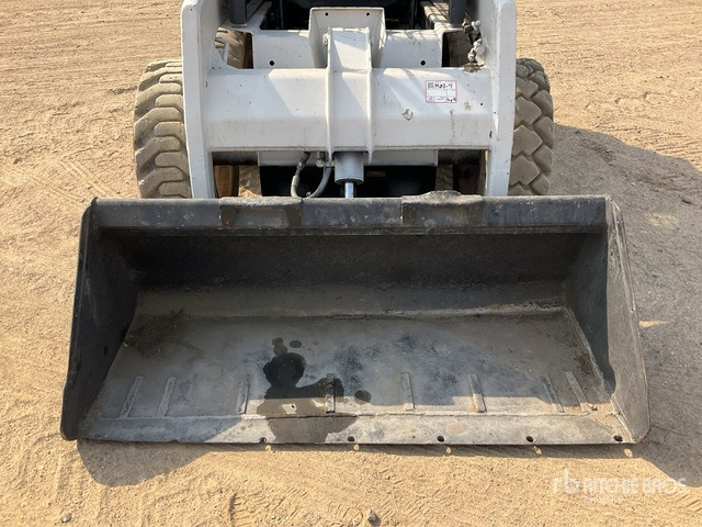 Bobcat S130 - Mini fadrom: foto 5 Bobcat S130 - Mini fadrom: foto 5