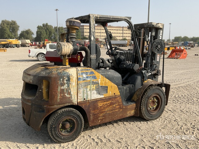 Komatsu FH40-1 - Pirun më naftë: foto 3 Komatsu FH40-1 - Pirun më naftë: foto 3