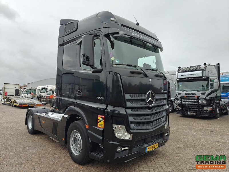 Mercedes-Benz Actros 1942 4x2 Megaspace Euro6 - Dubbele Tanks - SneeuwKettingen - SMARTTacho V2 - 02/2026 APK - Gjysmë-kamion: foto 2 Mercedes-Benz Actros 1942 4x2 Megaspace Euro6 - Dubbele Tanks - SneeuwKettingen - SMARTTacho V2 - 02/2026 APK - Gjysmë-kamion: foto 2