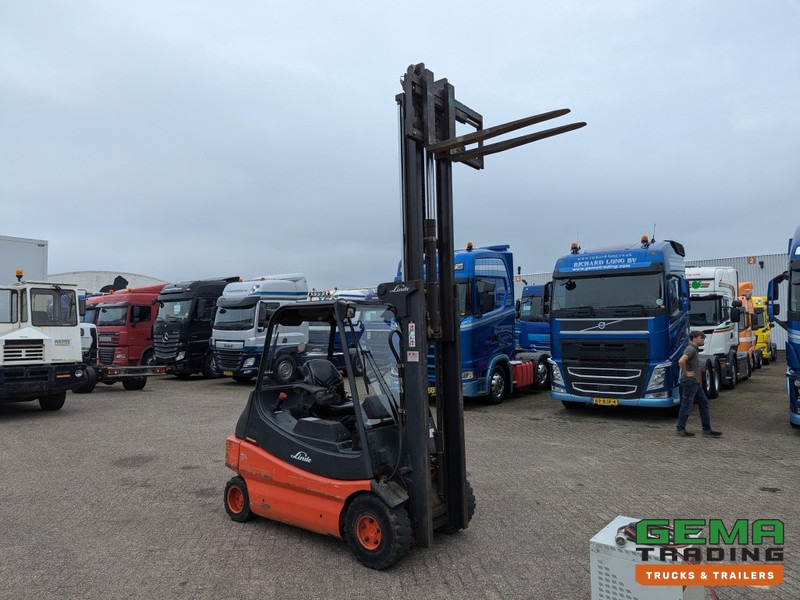 Linde E30 02 - 4058 uur - Duplex Mast - Volrubber Banden - Eurotron 80V-80A Oplader (M34) - Pirun elektrik: foto 2 Linde E30 02 - 4058 uur - Duplex Mast - Volrubber Banden - Eurotron 80V-80A Oplader (M34) - Pirun elektrik: foto 2