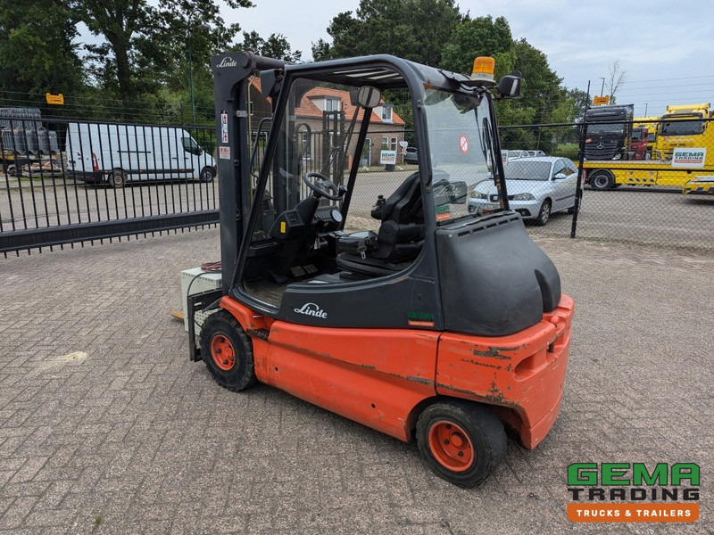 Linde E30 02 - 4058 uur - Duplex Mast - Volrubber Banden - Eurotron 80V-80A Oplader (M34) - Pirun elektrik: foto 4 Linde E30 02 - 4058 uur - Duplex Mast - Volrubber Banden - Eurotron 80V-80A Oplader (M34) - Pirun elektrik: foto 4