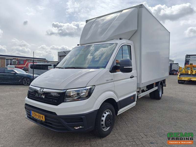 MAN TGE 3.180 4x2 Dagcabine Euro6D - GeslotenBak 4.2m + Laadklep 750KG - Dubbellucht - 5500km! NIEUWSTAAT! ONGEBRUIKT! - Kamioncine me kontinier: foto 1 MAN TGE 3.180 4x2 Dagcabine Euro6D - GeslotenBak 4.2m + Laadklep 750KG - Dubbellucht - 5500km! NIEUWSTAAT! ONGEBRUIKT! - Kamioncine me kontinier: foto 1