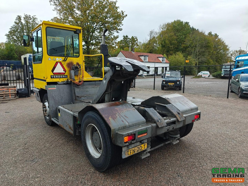 Terberg YT180 Schotel 25T - Naafreductie - Cummins - Landbouw Kenteken 40km/h - Traktor terminal: foto 4 Terberg YT180 Schotel 25T - Naafreductie - Cummins - Landbouw Kenteken 40km/h - Traktor terminal: foto 4
