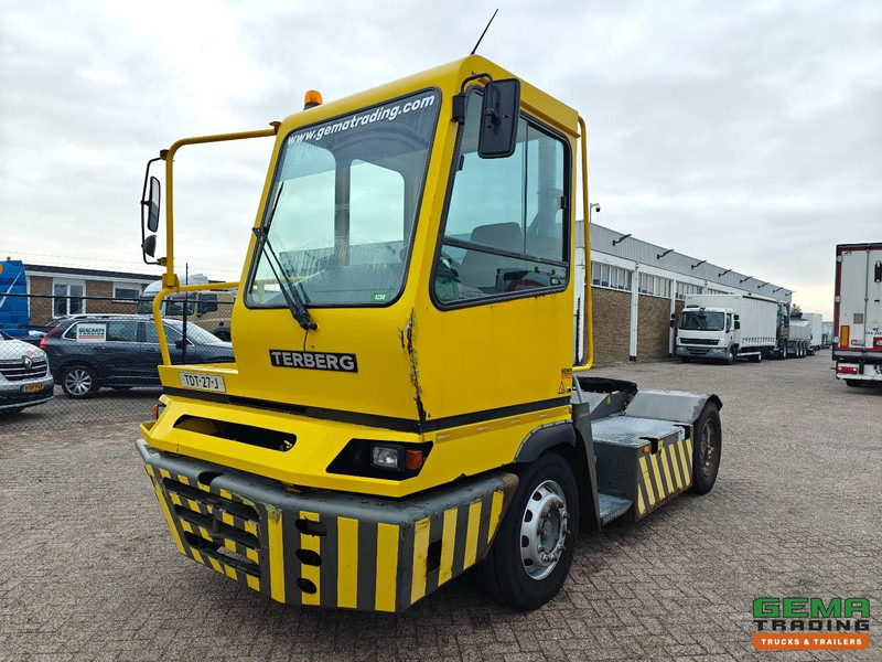Terberg YT182 Allison - Schotel 30T - Naafreductie - Cummins - Landbouw Kenteken 40km/h - Traktor terminal: foto 1 Terberg YT182 Allison - Schotel 30T - Naafreductie - Cummins - Landbouw Kenteken 40km/h - Traktor terminal: foto 1