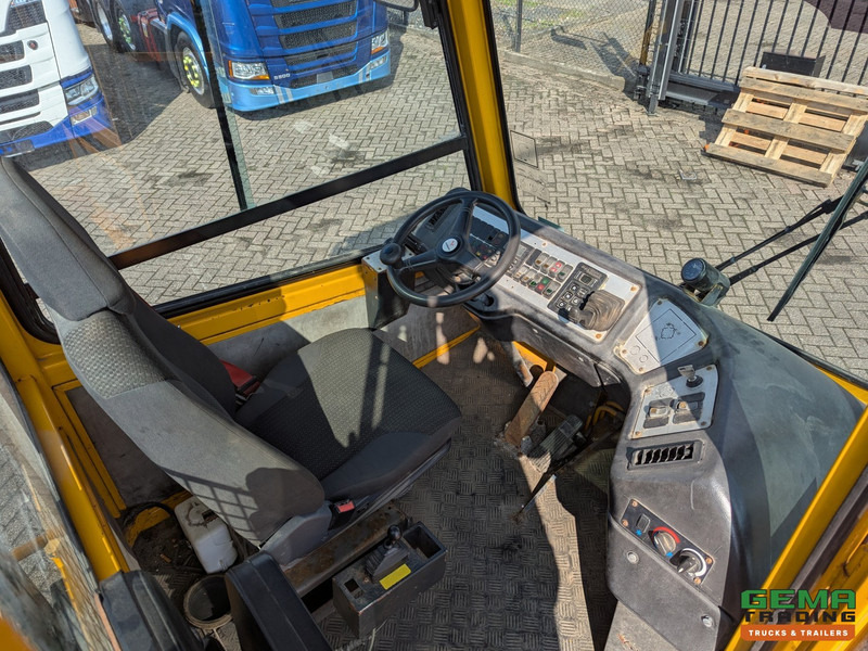 Terberg YT222 Allison - Schotel 30T - Landbouw kenteken - Uren 26725 - Traktor terminal: foto 5 Terberg YT222 Allison - Schotel 30T - Landbouw kenteken - Uren 26725 - Traktor terminal: foto 5